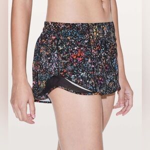 Lululemon Hotty Hot Short I| *2.5" in Flowerescent Multi / Black